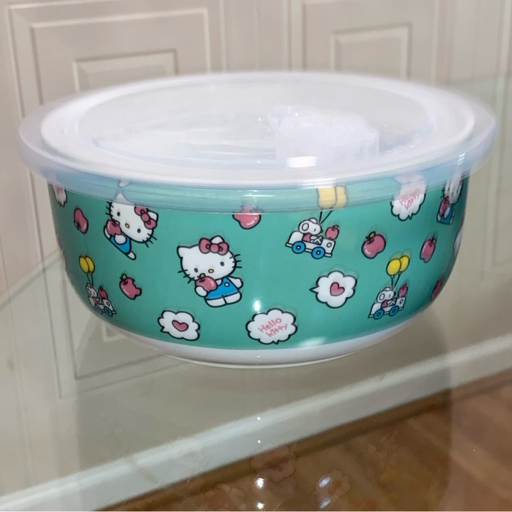 - Brand New Hello kitty Bowl With Lid  7.5”
